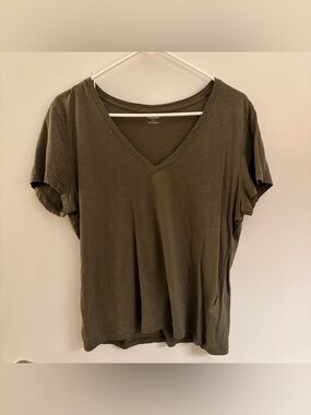 Madewell V-Neck Women's Tee - Olive Green